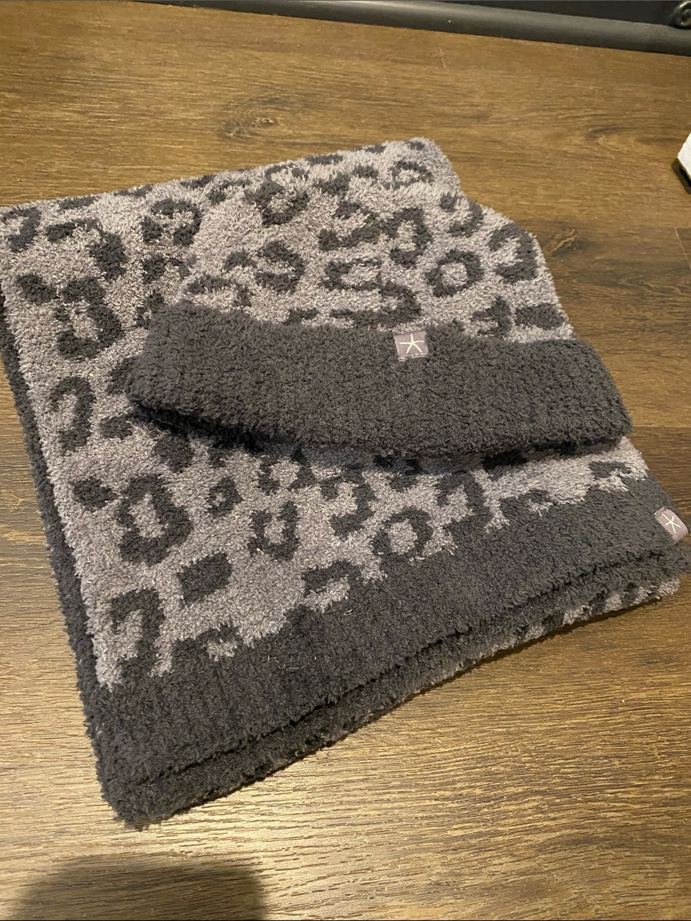 ‼️SCARF & HAT‼️ - Picture 1 of 3